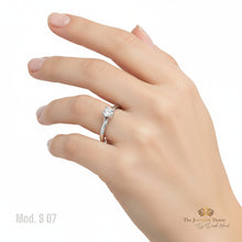 Carica l'immagine nel visualizzatore di Gallery, Anello di Fidanzamento/Anniversario Mod 07